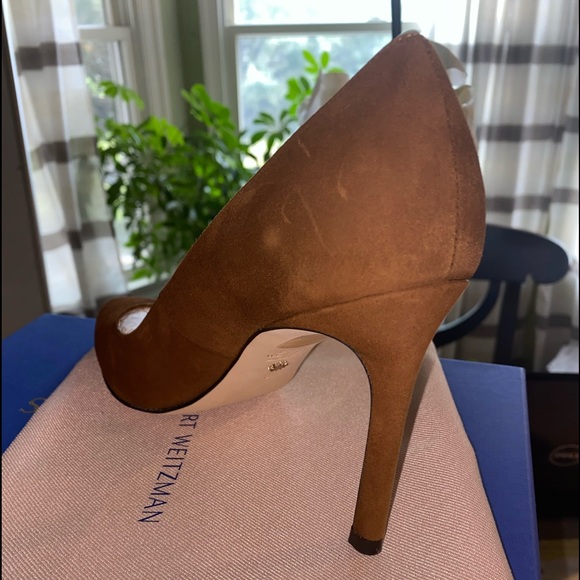 NWT STUART WEITZMAN
‘ANNY’ FOR NARROW FEET-STILETTO PUMPS Color Coffee Only 8AA - Picture 2 of 4